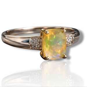 9K White Gold Opal Gemstone Ring 7.5